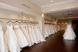 7a98a6b2577863ebf9e7f9a4c5d19386 Jpg 1 200 798 Pixels Bridal Shop Interior Bridal Boutique Interior Bridal Showroom