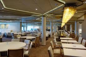 It's considered a large size ship. Photo Review Chic Anthem Of The Seas