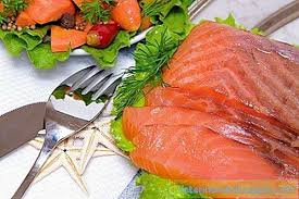 Tuang bahan marinasi di atas salmon, oleskan di kedua. Petua 1 Cara Mengambil Ikan Salmon Di Rumah Resipi 2021