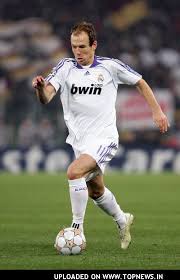 He is known for his dribbling. Arjen Robben Au Real Madrid Real Madrid Uefa Champions League Madrid