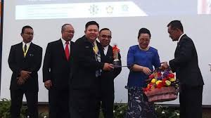 The lahad datu district (malay: Hasnan Menangi Anugerah Emas Konferensi Pendidikan Abad Ke 21 Kebangsaan 2019 Lahad Datu Sabah Jpwpl Sana Sini Berita Rasmi Jabatan Pendidikan Wp Labuan