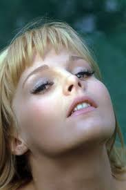 Carol Lynley played the grieving singer in The Poseidon Adventure.... do  you remember?