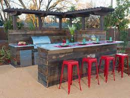 The grill area is almost entirely enclosed with the counter and stone columns on either end provide formal architectural interest. Simple Diy Outdoor Bar Tips To Build For Your House Exterior Diy Outdoor Bar Backyard Kitchen Outdoor Kitchen