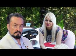 الداعية التركي عدنان أوكتار ينكر التهم الموجهة إليه ويقول إنه ضحية مؤامرة. ÙØªØ¹ Ø¹ÙÙÙ Ø´Ø§ÙØ¯ ØªÙØ§ØµÙÙ Ø§ÙØ­ÙØ§Ø© Ø§ÙØ´Ø®ØµÙØ© ÙÙØ¯Ø§Ø¹ÙØ© Ø§ÙØ±Ø§ÙØµ Ø¹Ø¯ÙØ§Ù Ø§ÙÙØªØ§Ø± ÙØ¹ ÙØªÙØ§ØªÙ Ø§ÙØ³ÙØ¯ Ø§ÙÙØ­ØªØ±Ù Youtube