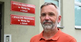 Uczniowie Szkoły w Oblekoniu i Społecznej w Kielcach zdali egzamin  ósmoklasisty na szóstkę! Dyrektorzy zdradzili nam przepis na sukces