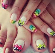 Esta es una de las figuras de uñas más elegantes que hay para uñas, el dorado y el negro crean. Dibujo Catalogo De Unas Decoradas De Los Pies Novocom Top
