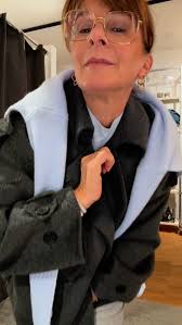 Hose @rossi_pants 299.-, Jacke 299.-, Bluse 189.-, Pullover 299.-,  #fashiondaily #syleinspiration #style #kilu_speyer #modeblogg #ootdfashion  #ootdmagazine #ootd #vogue_cafe #streetstyle #greyandblue ...