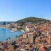 Το ντουμπρόβνικ, ένας από τους πιο δημοφιλείς τουριστικούς προορισμούς στην κροατία, είναι χτισμένο κυρίως πάνω από την αδριατική θάλασσα. 1