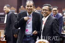Edward omar sharif hiariej atau eddy hiariej dilahirkan di ambon, maluku pada 10 mei 1973. Ahli Hukum Tkn Mengaku Ditelepon Mahfud Md Sebelum Sidang Di Mk