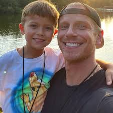 Sean Lowe Recalls Keeping Son Safe During Attempted Armed Robbery