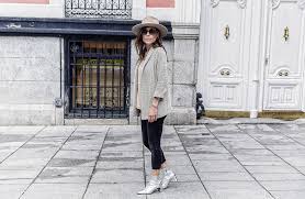 Porter Les Bottines Argentees 20 Looks Qui Nous Inspirent Look Avec Bottines Argentees Fashion Normcore Style