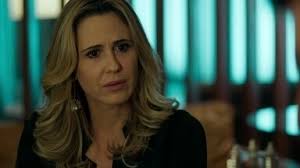 Pia fica chocada com resposta de Alex