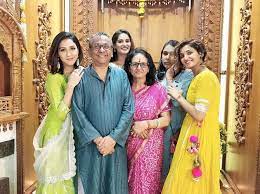 Neeti Mohan And Nihaar Pandya Surprise Her Sisters Shakti Mohan And Kriti Mohan On Their Birthday Brij mohan sharma, the father of mohan sisters, was not happy when four daughters were born at his home. neeti mohan and nihaar pandya surprise