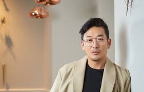 李政宰看脸更帅一点 看采访觉得笑点很低 朋友说是实诚男 和郑雨盛是好基友 两个人一起经营公司(郑雨盛支持gd 不支技. æ²³æ­£å®‡ Kpopn