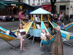 Reenchanter Le Quotidien La Bibliambule Fantastique Bibliotheque Mobile Bibliotheque Mobile Bibliotheque Petites Bibliotheques Gratuites