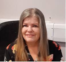 Michelle Kennett's Instagram, Twitter & Facebook