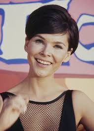 Yvonne Craig, Actress Who Played Batgirl, Is Dead at 78