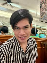 Libre lang maging masaya kaya piliin mo laging maging masaya