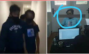Polisi kembali menangkap seorang musisi yang diduga menyalahgunakan narkoba di kawasan cibubur, jakarta, pada jumat (11/6) lalu. Breaking News Ini Penampakan Musisi Inisial Jh Saat Ditangkap Polisi Terkait Narkoba Indonesiakininews Com