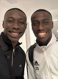 That twin is gonna be jealous his wholr life"