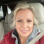 Amy Brust's Instagram, Twitter & Facebook