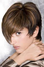 pin von eileenchen auf frisuren kurze braune haare pixie schnitt braune haare