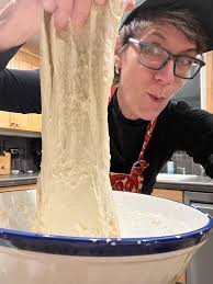 Cold weather has me doin' a thing.😋👩🏻‍🍳 My neighbor (Karen) gifted me  some 'starter', however the first two attempts were fails 😣, didn't rise.  Then THIS happened! Homemade Sourdough with shaved Parmesan!