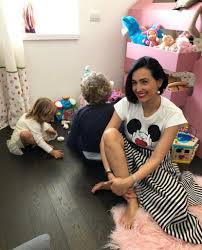 Non a caso, su pinterest e instagram è un tripudio di pettinature nel nome del curly pride. Caterina Balivo Ecco Come Si E Fatta Vedere Terribile Sai Che Sembri