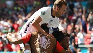 Agora que este jogo de futebol (euro) terminou e que conhece o resultado, veja os momentos fortes e as estatísticas nesta mesma. Jhhptj08y9a02m