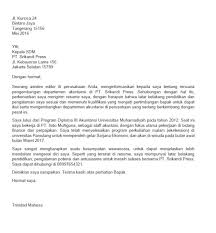 Ini karena surat lamaran kerja mengandung informasi diri kita yang dibutuhkan oleh perusahaan atau lembaga tempat kita melamar pekerjaan sebagai. 18 Contoh Surat Lamaran Kerja Untuk Segala Posisi Pasti Dilirik Hrd