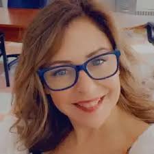 Lori Smith, LICSW provides in-person and online therapy