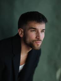 INTERVIEW w/ CARLOS ALCAIDE: “Valoro mucho a la gente que va sin la coraza”