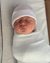 Welcome to the world! 🩵Bart Grayson Bateman🩵 Born August 12th @11:10am  Weighing 7 pounds 7 ounces We are so in love with you already and Soph  loves giving him kisses! 😊