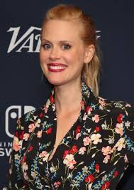 Fan Casting Janet Varney as Captain Marvel