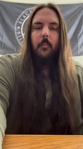 Behold! Another knife video, made specifically to preface a knife video  that I plan