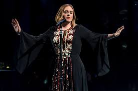 Adele — слушать песни онлайн. Adele Sie Feiert Ihren Neuen Look Im Alten Glastonbury Kleid Gala De