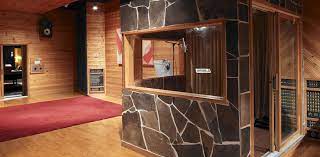 If you want the roof to be tight above your head, then use the clamps to fasten down the slack to the edges of the booth. The Diy Vocal Booth For Home Studios Produce Like A Pro