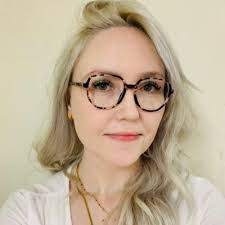 Lucinda Cooper's Instagram, Twitter & Facebook