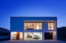 法隆寺のガレージハウス 奈良 牽引車を含め 3台を並べて格納できる ガレージハウス 平屋 外観 シンプル ホームウェア