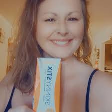 Shelley Blalock's Instagram, Twitter & Facebook