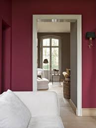 Les premières occurrences décrivent les couleurs obtenues avec les colorants ou pigments azoïques (naphtol) , récemment inventés ; La Couleur Bordeaux Un Accent Dans L Interieur Contemporain