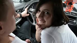 Домашнее любительское порно: минет в авто с проглотом спермы