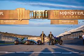 Ecco l'annuncio della motogp relativo alla conferenza: Valentino Rossi E Le Quattro Ruote Tra Rally E Formula 1 Con Ferrari E Mercedes Foto Sportmediaset