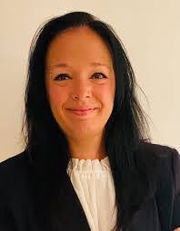 Julie Bouchard's Instagram, Twitter & Facebook