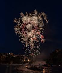 Feuerwerk am rheinfall teil 1. Wir Wunschen Ihnen Einen Farbenfrohen Und Knalligen 1 August Fotointern Ch Tagesaktuelle Fotonews