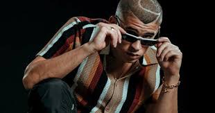 Bad bunny no ha fallado a su compromiso y esta madrugada ha estrenado el último tour del mundo, un álbum con 16 nuevas canciones sobre el que sobrevuelan los rumores de retirada y en el que ha. Nuevas Criticas Por El Premio A Bad Bunny Como Compositor Del Ano Por Sus Letras Machistas