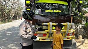 Maybe you would like to learn more about one of these? Ketika Anak Di Bawah Umur Jadi Sopir Tembak Truk Fuso Di Bogor News Liputan6 Com