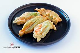 Ricetta fiori di zucca in pastella. Fiori Di Zucca In Pastella Ripieni Scopri Come Farli Oggi Cucina Mirco