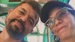 La amistad es un pacto que se sostienen desde una reciprocidad muy  política, una relación de crecimiento mutuo en la que la promesa de un  nosotros (anudada a tiempos y espacios) acepta