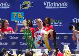Joey chestnut downed 76 hot dogs and buns in 10 minutes to win the nathan's famous hot dog eating contest on sunday at coney island in brooklyn. Bjrm9vx0epleym